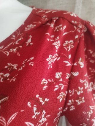 Vestido cruzado estampado floral rojo