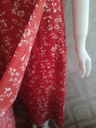 Vestido cruzado estampado floral rojo
