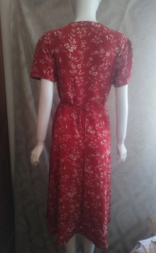 Vestido cruzado estampado floral rojo