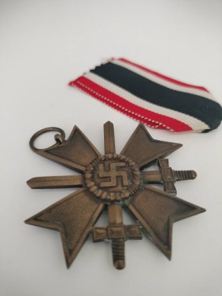 Medalla KVK Mérito Alemana con espadas