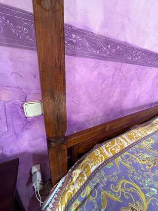 Cama con dosel de madera maciza provenientede Asia