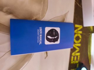 Reloj Inteligente Smartwatch verde oscuro.