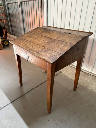 Mesa antigua de madera