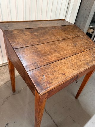 Mesa antigua de madera