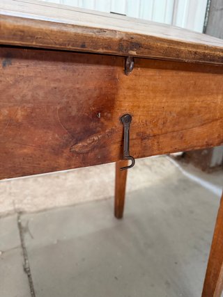 Mesa antigua de madera