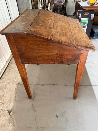Mesa antigua de madera