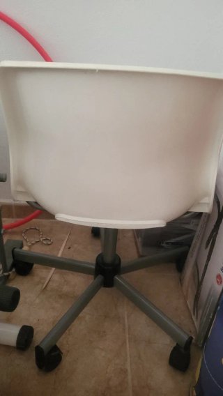 Silla de escritorio,giratoria blanca patas en gris