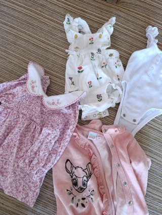 PACK ropa - BEBÉ niña + hamaca para la bañera