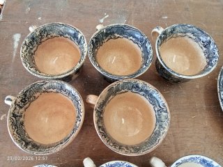 Juego de tazas y platillos antiguos