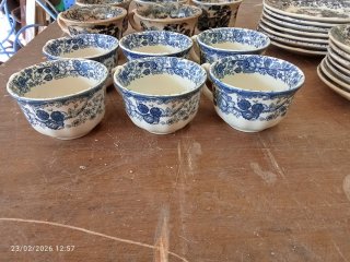 Juego de tazas y platillos antiguos