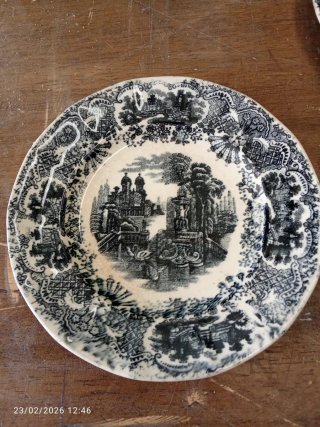 Juego de tazas y platillos antiguos