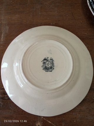 Juego de tazas y platillos antiguos