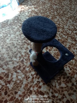 Tiragraffi per gatti con topo giocattolo