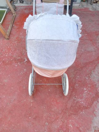 Bambola neonata realistica e passeggino Inglesina