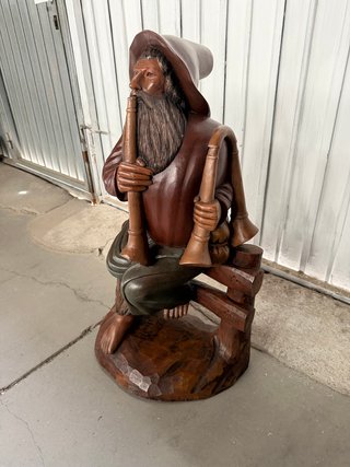 Figura antigua de madera maciza
