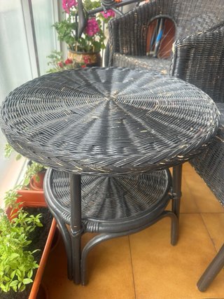 Juego mesa y 2 sillas mimbre