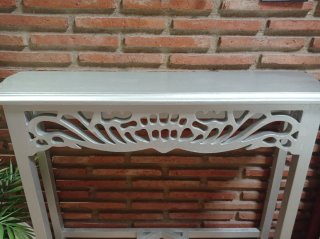 Recibidor de madera lacado en plateado