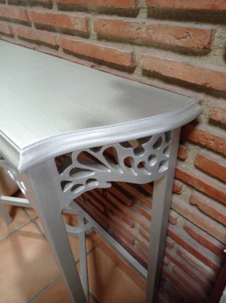 Recibidor de madera lacado en plateado