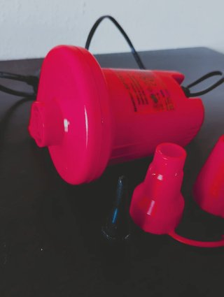 Bomba de aire infladora eléctrica roja