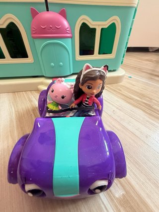 Casa de Gaby con coche y accesorios