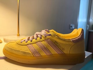 Zapatillas Adidas Spezial Amarillas y Rosas