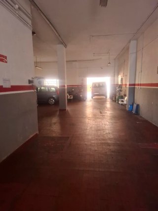 Taller mecanico .equipado para entrar a trabajar .