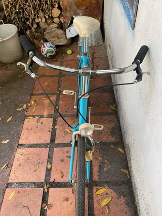 Bicicleta paseo azul vintage