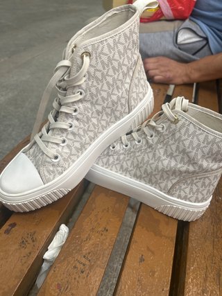 Zapatillas Michael Kors Beige/Blanco originales