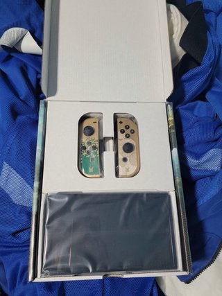 Switch OLED Edición Zelda Tears of the Kingdom