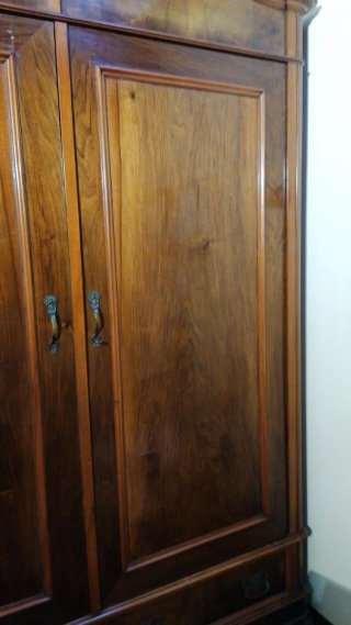 Armadio antico in legno