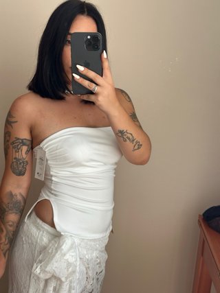 Crop top blanco palabra honor licra fria