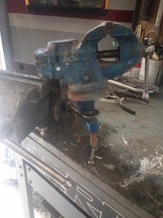 Tornillo de mesa azul