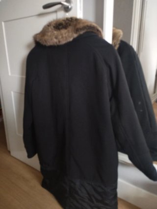 Chaquetón largo invierno negro con cuello pelo