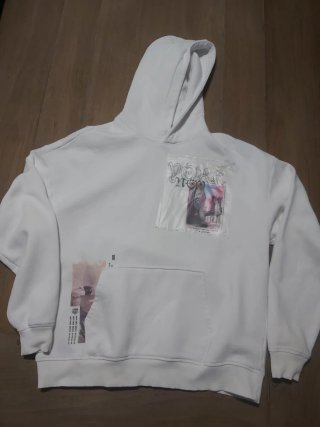 Sudadera con capucha blanca