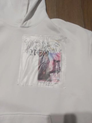 Sudadera con capucha blanca