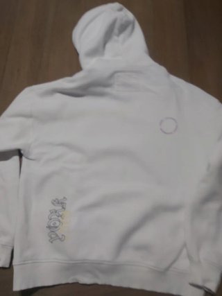 Sudadera con capucha blanca