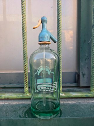 Sifón antiguo Carrera con grifo