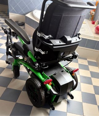 Silla de ruedas monotorizada nueva
