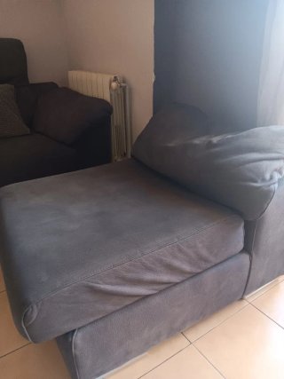 Sofá gris de tela