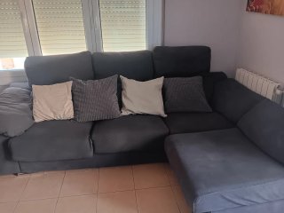 Sofá gris de tela