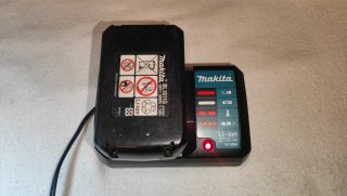 Cargador Makita DC18WA #4