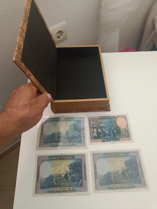 4 Billetes El Banco de España 1928 en preciosa caj