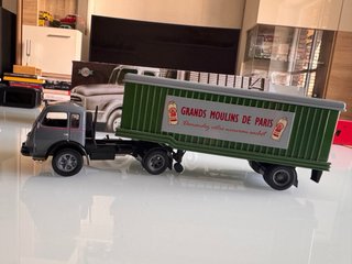 Camión Renault Faineant 1:43