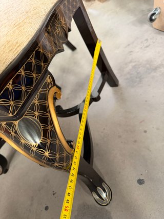 Mesa  lacada pintado restaurada,4 sillas tapizadas