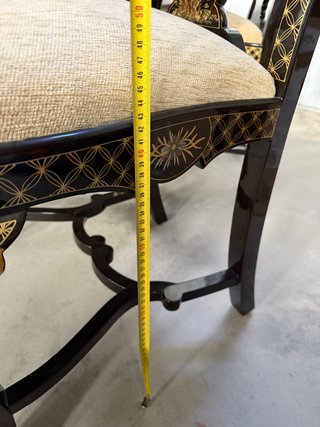 Mesa  lacada pintado restaurada,4 sillas tapizadas