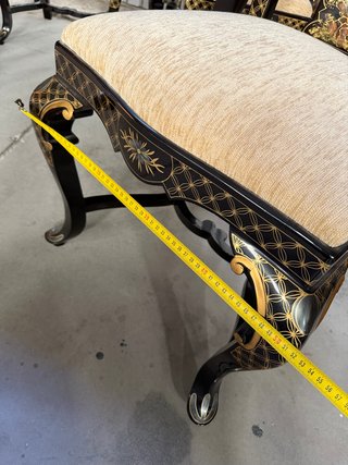 Mesa  lacada pintado restaurada,4 sillas tapizadas