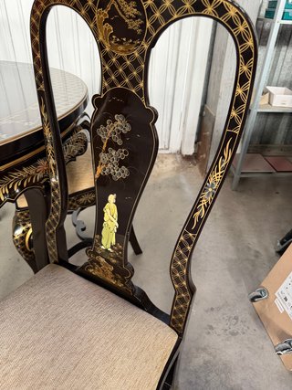 Mesa  lacada pintado restaurada,4 sillas tapizadas