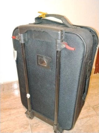 Maleta de mano negra