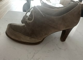 Zapatos tacón ante beige
