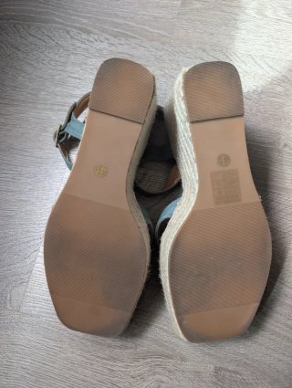 Sandalias cuña HUG & CLAU azul